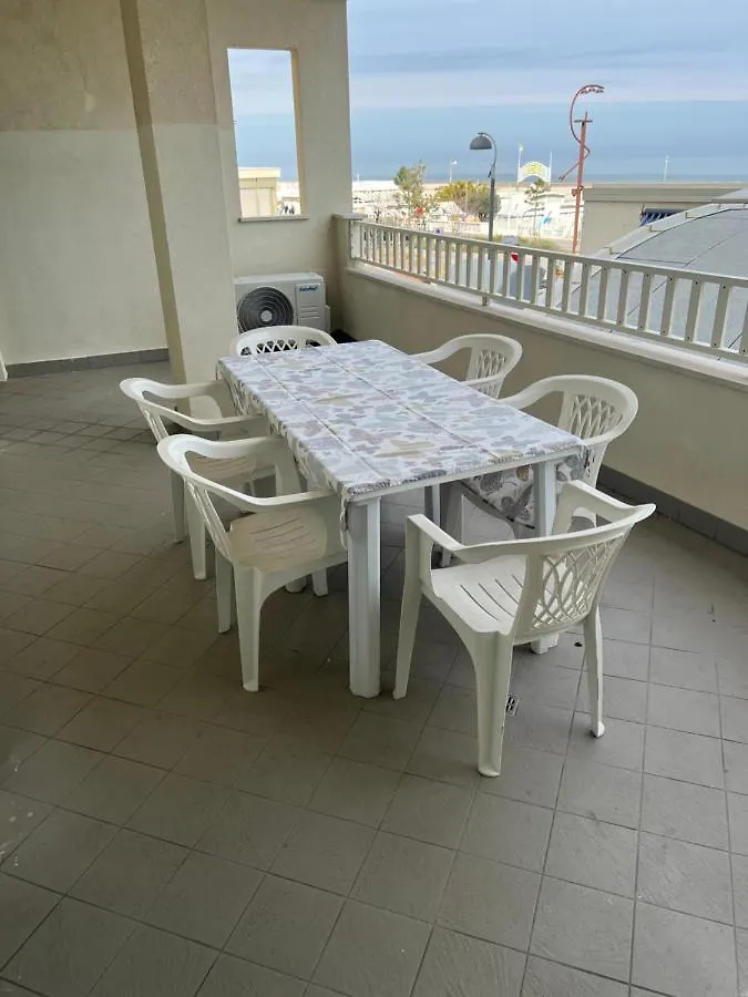 Appartamento Bilocale Fronte Mare Rimini 0*,